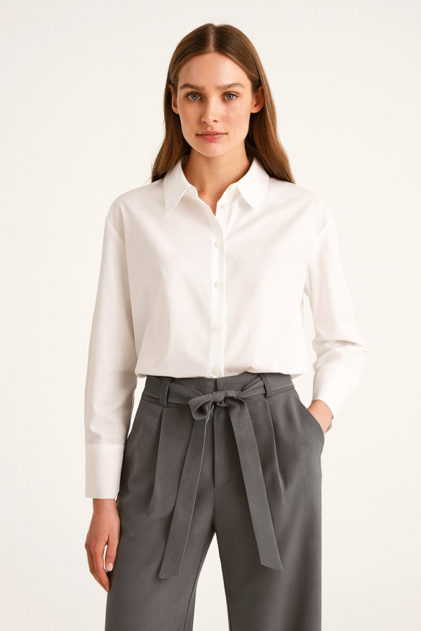 شميز أبيض كلاسيكي بتصميم أنيق